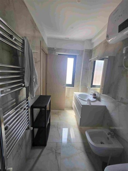 Tirane, jepet me qera apartament 2+1+Ballkon Kati 4, 115 m² 750 € (ASTIR)
