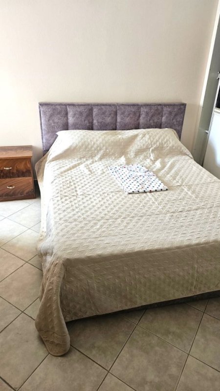 JEPET ME QERA 2+1 TEK ZOGU I ZI , SHUME AFER QENDRES ,650 Euro me kontrate noteriale , te huaj vetem.