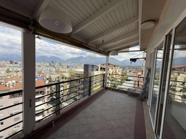 Tirane, jepet me qera apartament 2+1+Ballkon Kati 5, 135 m² 1.100 € (Kodra e Diellit)