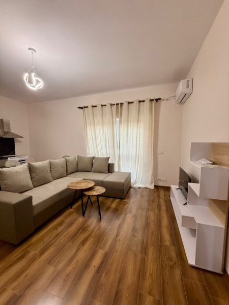 Tirane, jepet me qera apartament 1+1+Aneks+Ballkon Kati 4, 73 m² 700 € (Rruga e kavajes kisha)