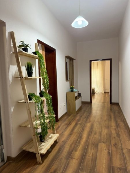 Tirane, jepet me qera apartament 1+1+Aneks+Ballkon Kati 4, 73 m² 700 € (Rruga e kavajes kisha)