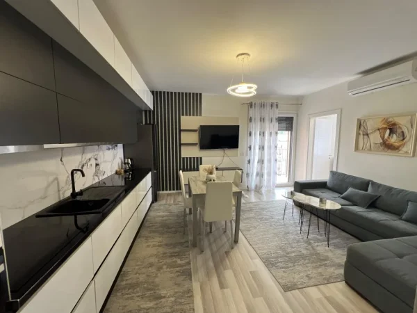 Tirane, jepet me qera apartament 1+1+Ballkon Kati 7, 65 m² 450 € 