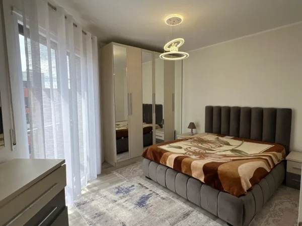 Tirane, jepet me qera apartament 1+1+Ballkon Kati 7, 65 m² 450 € 
