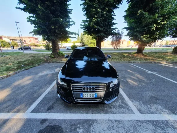 Tirane, shitet makine me portobagazh Audi A4 2011 Nafte, e zeze automatik Kondicioner 240.000 km 7.800 €