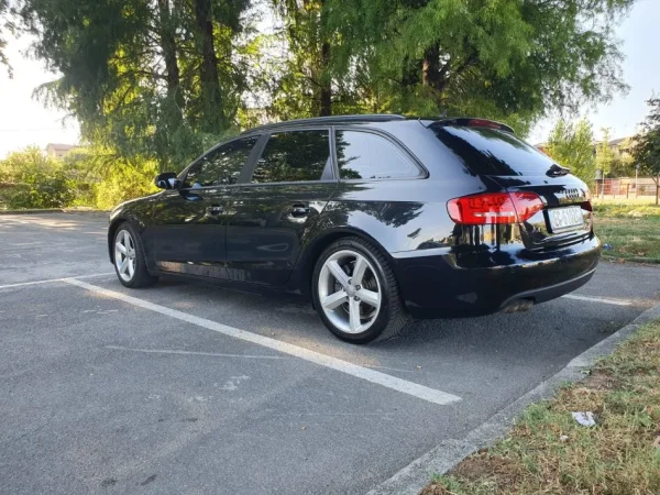 Tirane, shitet makine me portobagazh Audi A4 2011 Nafte, e zeze automatik Kondicioner 240.000 km 7.800 €