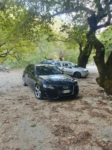 Tirane, shitet makine me portobagazh Audi A4 2011 Nafte, e zeze automatik Kondicioner 240.000 km 7.800 €