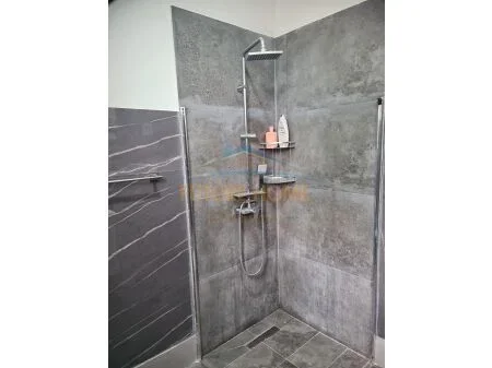 Tirane, jepet me qera apartament 1 Katshe Kati 0, 100 m² 500 €
