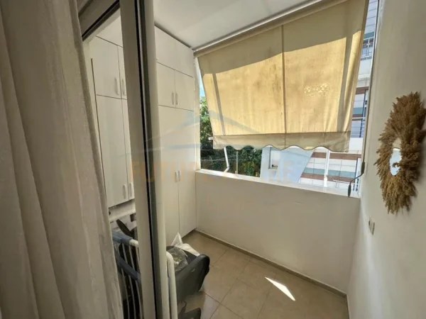 Tirane, jepet me qera apartament 2+1 Kati 3, 80 m² 700 € 