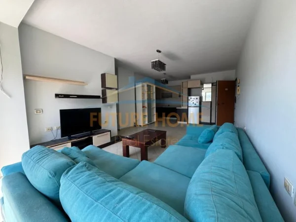 Tirane, jepet me qera apartament 2+1+Ballkon Kati 6, 811 m² 600 € (Fusha e Aviacionit)