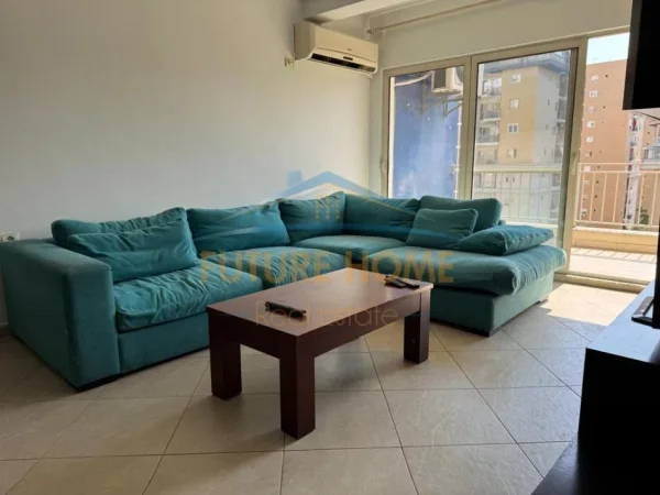 Tirane, jepet me qera apartament 2+1+Ballkon Kati 6, 811 m² 600 € (Fusha e Aviacionit)