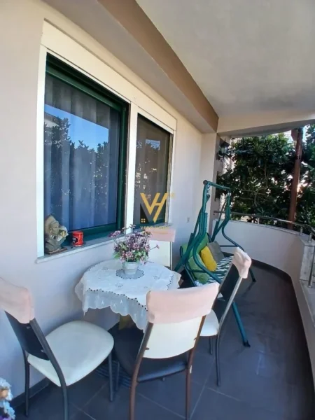 Tirane, jepet me qera apartament 2+1+Ballkon Kati 2, 110 m² 550 € (FRIGORIFERI)