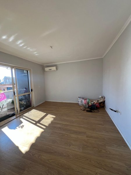 Tirane, shitet apartament 2+1+Ballkon Kati 4, 79 m² 130.000 € (Brryli)