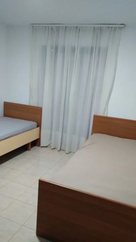 Tirane, jepet me qera apartament 2+1 Kati 5, 70 m² 500 € (Vasil Shanto)