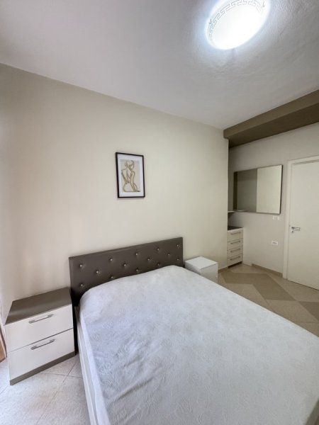 Tirane, jepet me qera apartament 1+1 Kati 3, 74 m² 400 € (Rruga Muhamed Deliu)