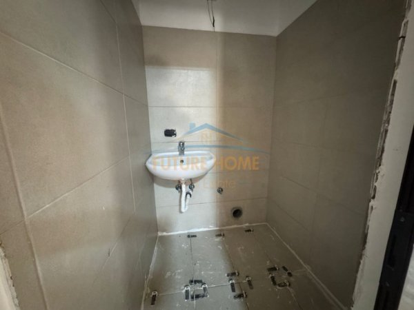Tirane, jepet me qera Vile 3+1 Kati 3, 170 m² 650 € (Qyteti Studenti)