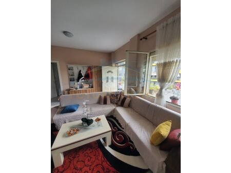 Tirane, jepet me qera apartament 2+1+Ballkon Kati 2, 350 € 