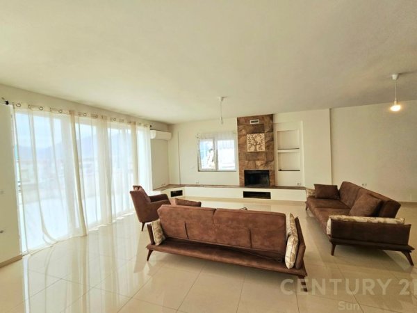 Durres, jepet me qera apartament 4+1 Kati 4, 242 m² 1.400 € (Kopshti Botanik)