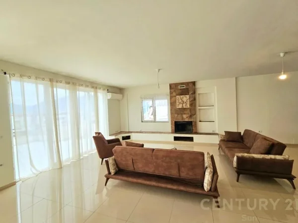 Durres, jepet me qera apartament 4+1 Kati 4, 242 m² 1.400 € (Kopshti Botanik)