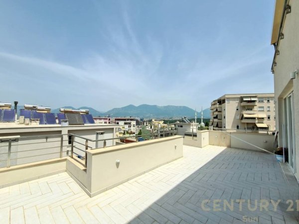 Durres, jepet me qera apartament 4+1 Kati 4, 242 m² 1.400 € (Kopshti Botanik)