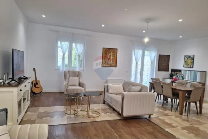 Tirane, shitet 4+1 , 300 m² 600.000 € 