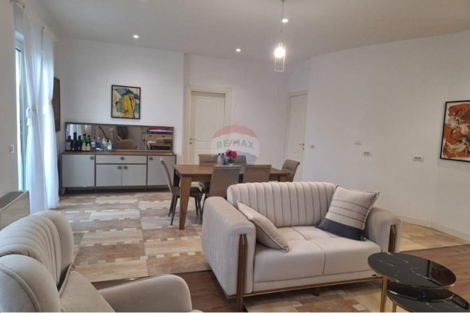 Tirane, shitet 4+1 , 300 m² 600.000 € 