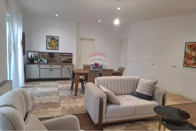 Tirane, shitet 4+1 , 300 m² 600.000 € 