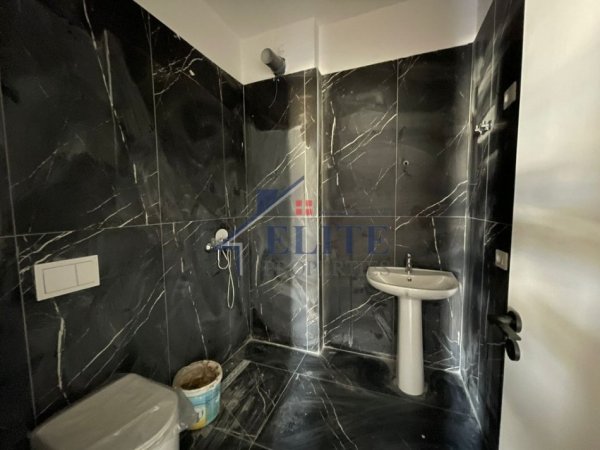 Tirane, jepet me qera apartament 2+1+Ballkon Kati 5, 96 m² 450 € (Kamez)