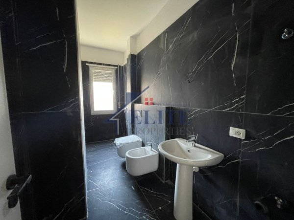 Tirane, jepet me qera apartament 2+1+Ballkon Kati 5, 96 m² 450 € (Kamez)