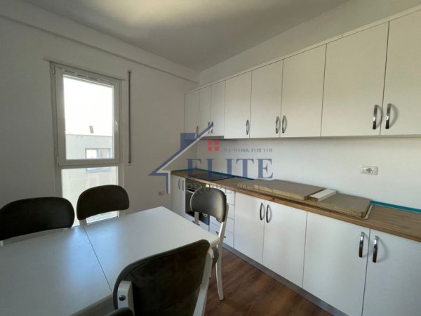 Tirane, jepet me qera apartament 2+1+Ballkon Kati 5, 96 m² 450 € (Kamez)