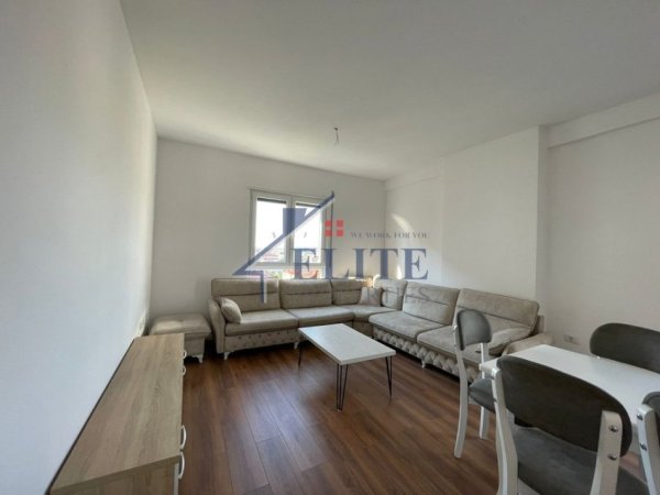 Tirane, jepet me qera apartament 2+1+Ballkon Kati 5, 96 m² 450 € (Kamez)