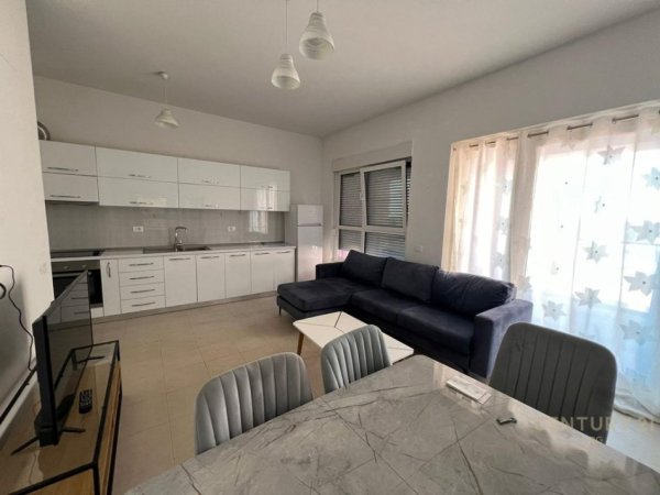 Tirane, jepet me qera apartament 2+1 Kati 5, 75 m² 500 € (Ali Dem)