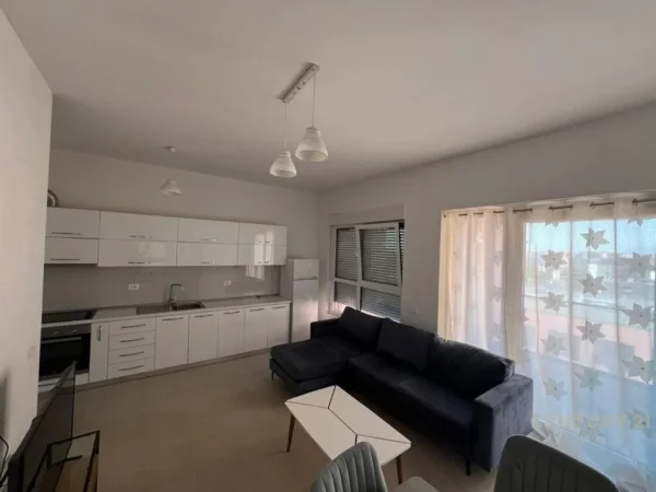 Tirane, jepet me qera apartament 2+1 Kati 5, 75 m² 500 € (Ali Dem)