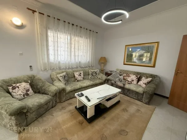 Tirane, jepet me qera apartament 2+1 Kati 2, 143 m² 680 € (Qytet Studenti)