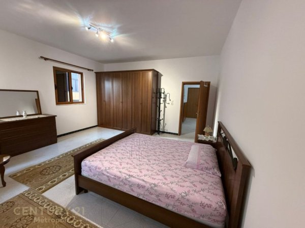 Tirane, jepet me qera apartament 2+1 Kati 2, 143 m² 680 € (Qytet Studenti)