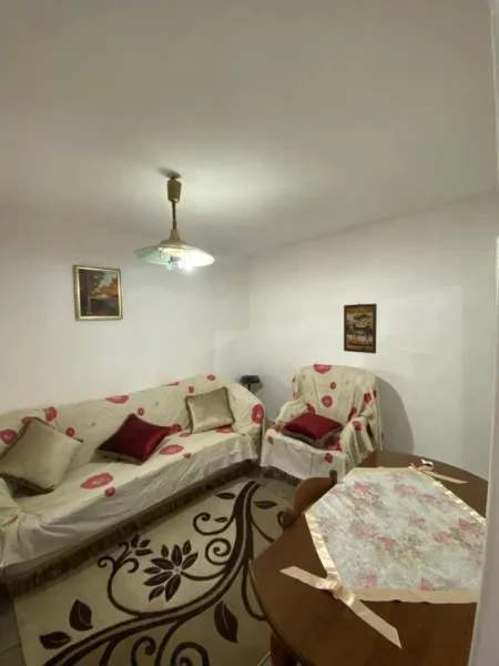 Tirane, jepet me qera apartament 1+1 Kati 3, 49 m² 400 € (bajram curri)