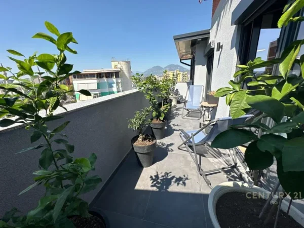 Tirane, jepet me qera apartament 2+1+Aneks+Ballkon Kati 8, 85 m² 1.200 € (Rr.e Elbasanit)