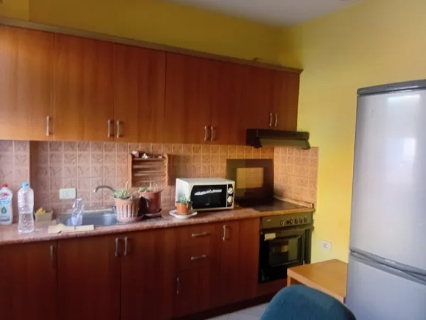 Tirane, jepet me qera apartament 1+1+Aneks+Ballkon Kati 8, 60 m² 450 € (Jordan Misja Blv Ri)