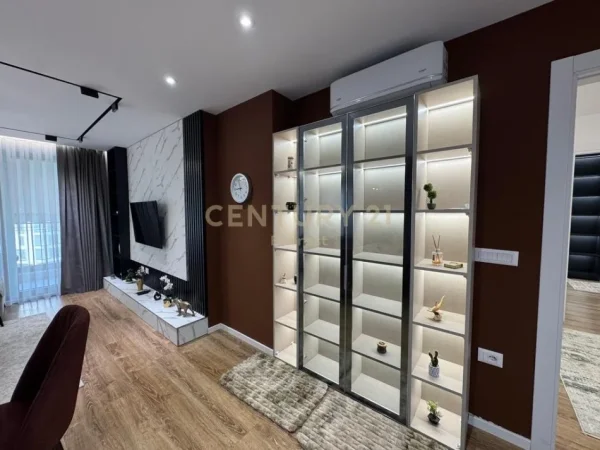 Tirane, jepet me qera apartament 2+1 Kati 4, 120 m² 1.100 € (Fusha Aviacionit)