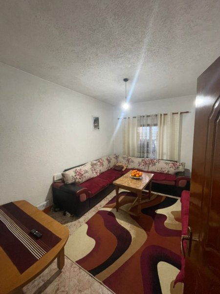 Tirane, jepet me qera apartament 3+1 Kati 7, 85 m² 500 € (Laprakë)