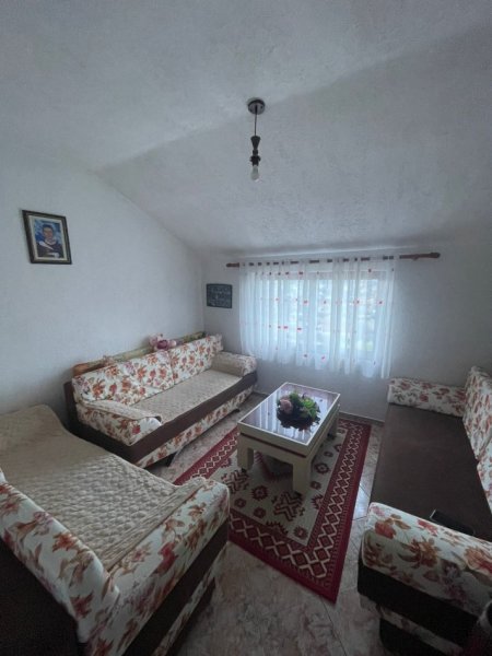 Tirane, jepet me qera apartament 3+1 Kati 7, 85 m² 500 € (Laprakë)