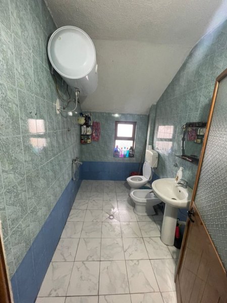 Tirane, jepet me qera apartament 3+1 Kati 7, 85 m² 500 € (Laprakë)