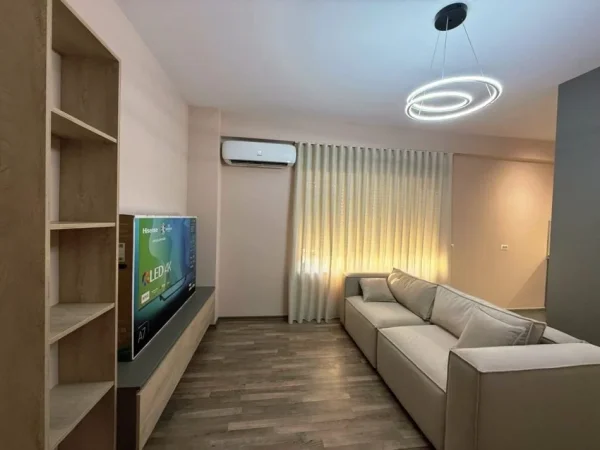 Tirane, jepet me qera apartament 1+1 Kati 3, 1 m² 500 €