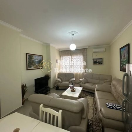 Tirane, jepet me qera apartament 1+1 Kati 3, 70 m² 400 € (Kompleksi Molla)