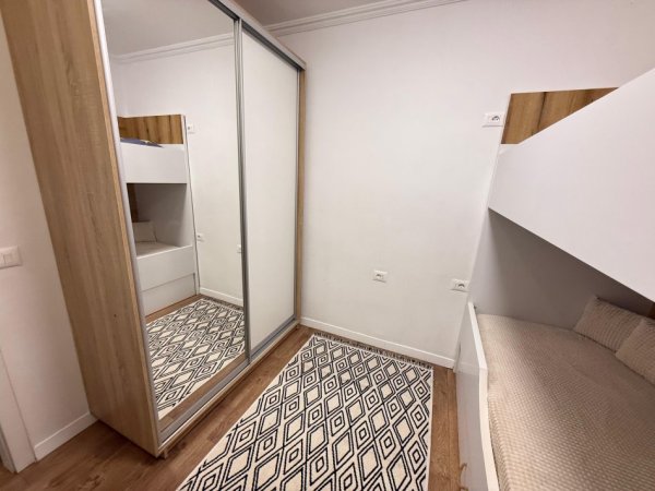Tirane, jepet me qera apartament 2+1 Kati 3, 96 m² 700 € (Rruga e Bogdaneve)