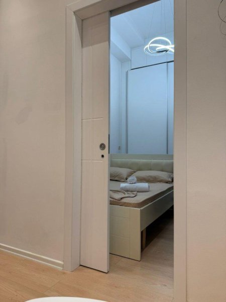 Tirane, jepet me qera apartament 1+1+Ballkon Kati 1, 45 m² 500 € (21 Dhjetori)