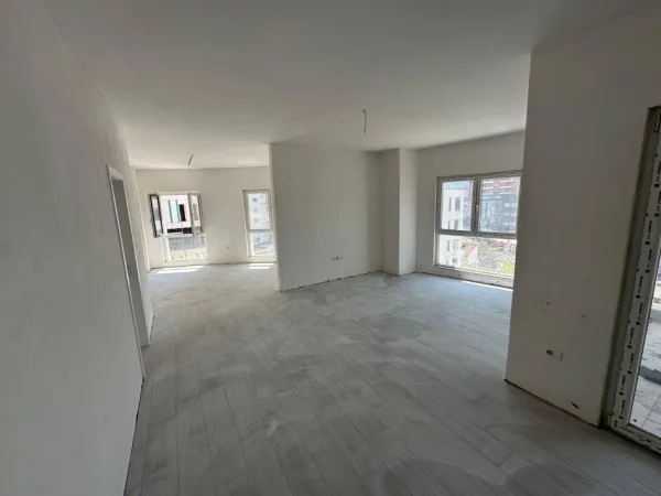 Tirane, jepet me qera ambjent biznesi Kati 6, 150 m² 2.000 € (Zogu i zi)