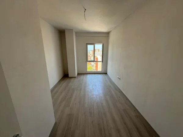Tirane, jepet me qera ambjent biznesi Kati 6, 150 m² 2.000 € (Zogu i zi)