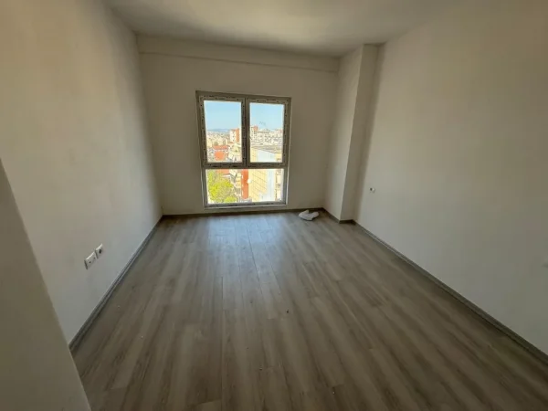 Tirane, jepet me qera ambjent biznesi Kati 6, 150 m² 2.000 € (Zogu i zi)