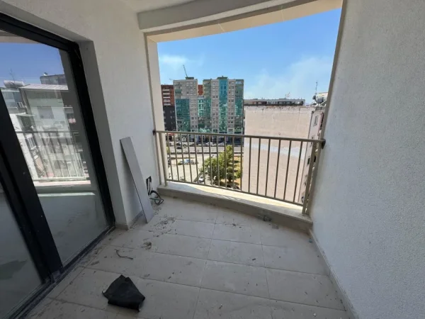 Tirane, jepet me qera ambjent biznesi Kati 6, 150 m² 2.000 € (Zogu i zi)