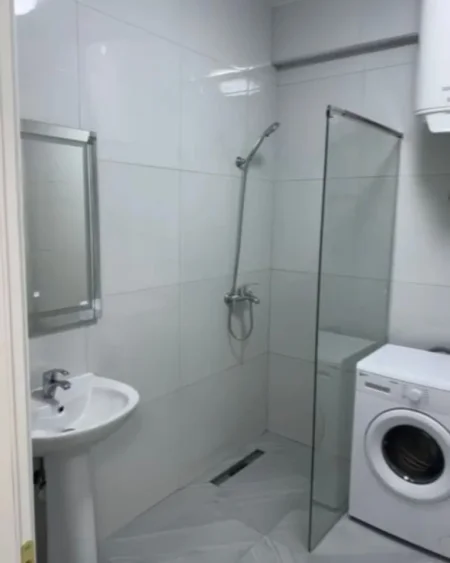 Tirane, jepet me qera apartament 2+1 , 97 m² 530 €